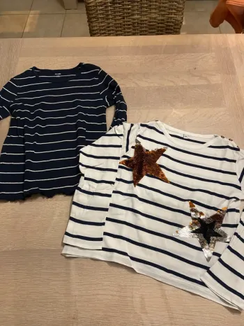 Lot de deux. T-shirts manches longues 10 ans.