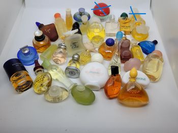 Beau lot de miniatures de parfums pour collection SANS BOITES