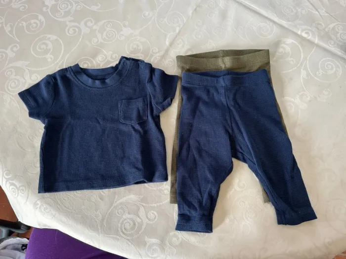 Lot teeshirt + pantalons bébé garçon Primark - 1/3 mois