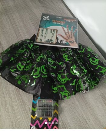 Jolie jupe 7/9 ans+maquillage fluo et tatoo halloween