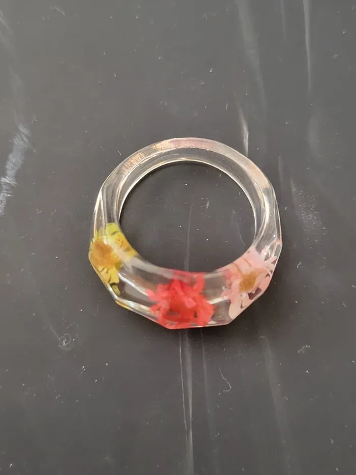 Bague en résine avec fleurs séchées Marguerite rouge Taille 57 18.1 mm - photo numéro 3