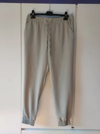 Pantalon léger style jogging vert sauge
