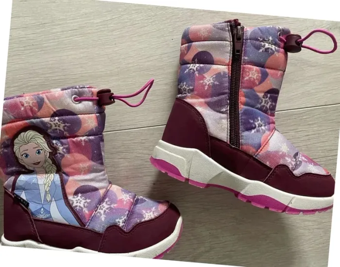 Paire d'après ski ou boots avec doublure chaude  la reine des neiges fille taille 26