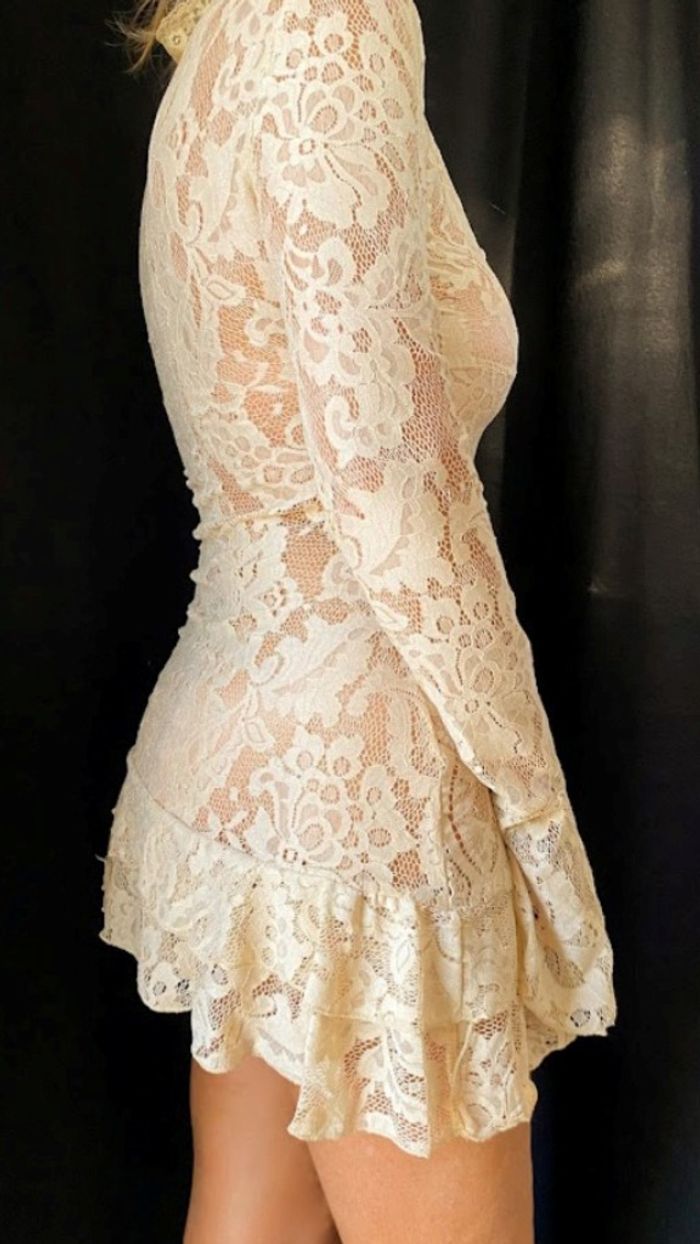 Petite robe bohème très courte dentelle col en V manches longues - photo numéro 2