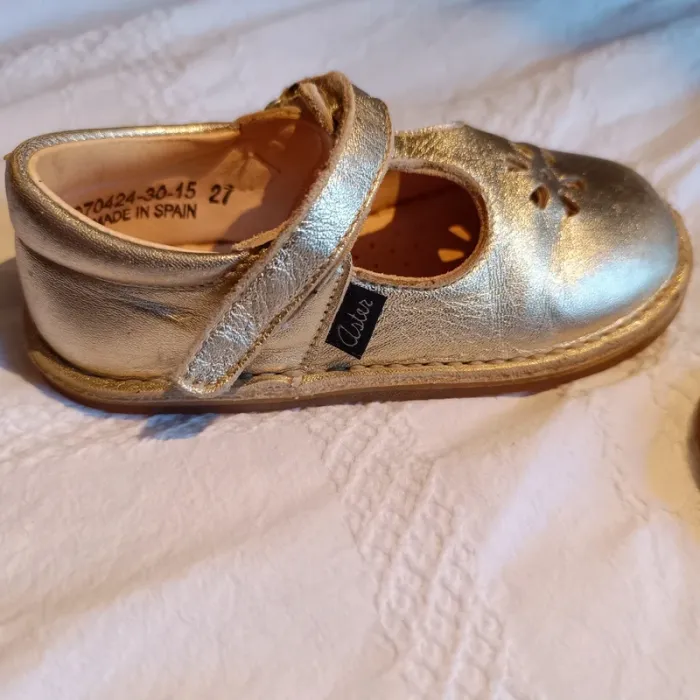 Chaussures dorées 27 - photo numéro 7