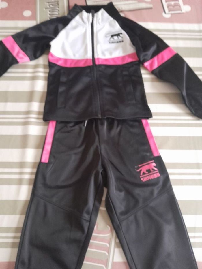 Ensemble veste + jogging fille Taille 4ans
