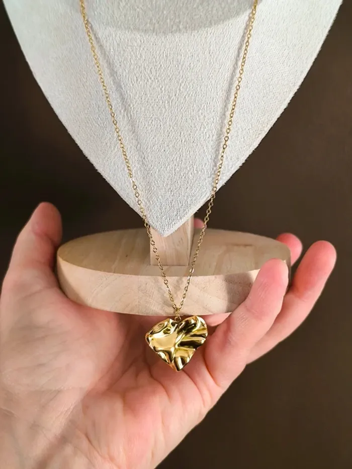Sautoir ou collier long avec cœur plein martelé - photo numéro 10
