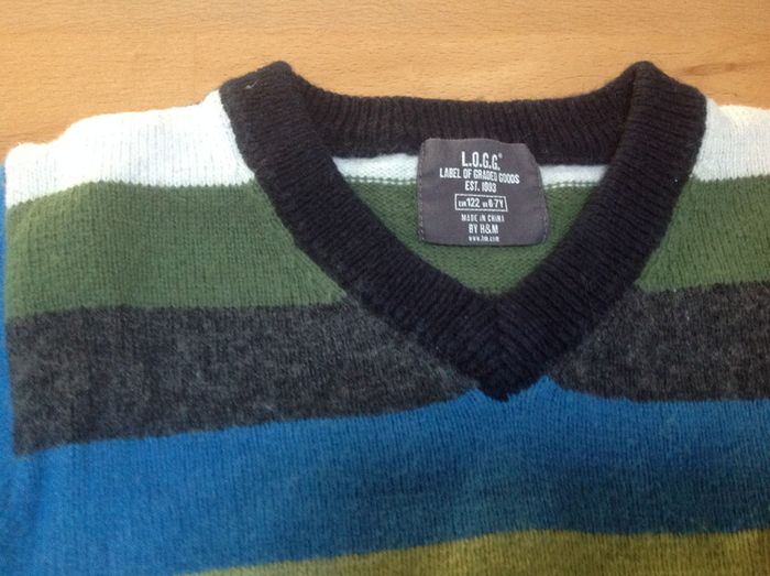 PUll col V H&M 7 ans - photo numéro 2