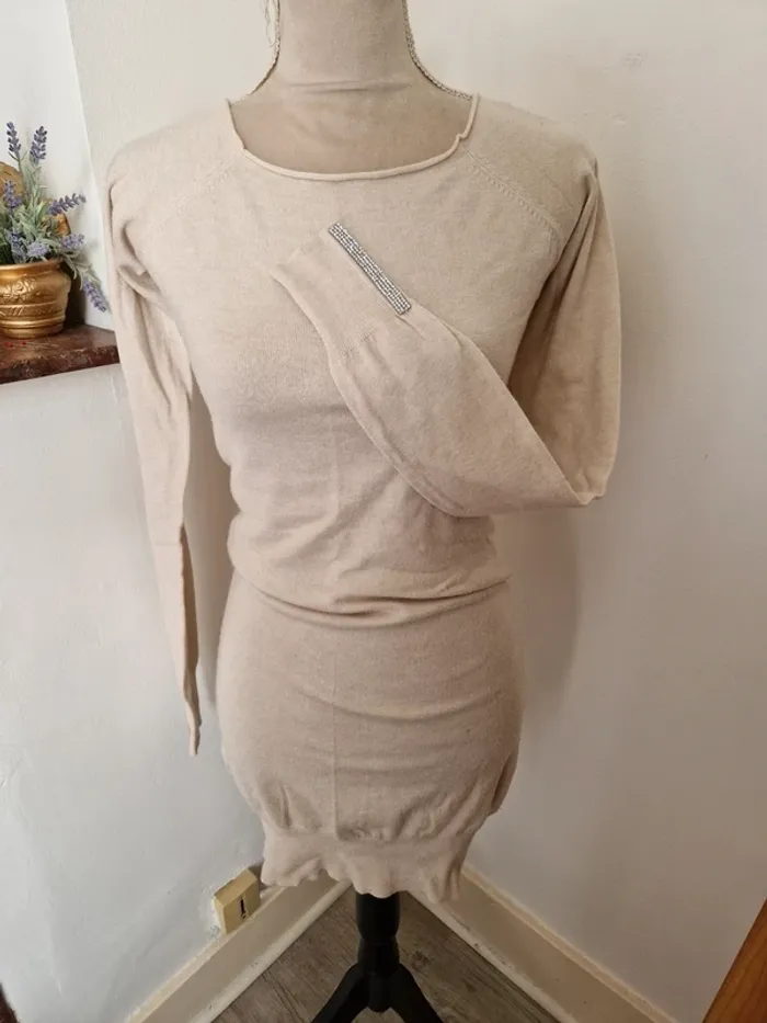 Robe pull ailes dans le dos beige enzoria