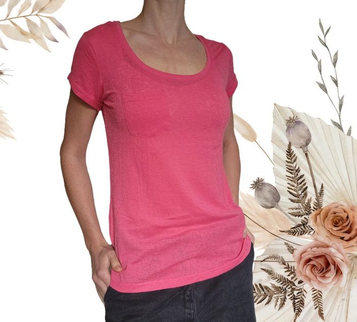 Tee-shirt rose manches courtes avec poche poitrine