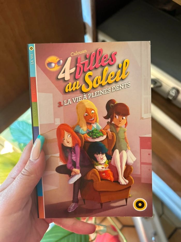 lot de 2 livres « 4 filles au soleil » tome 2& 3 - photo numéro 4