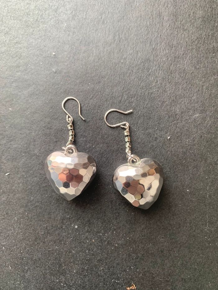 Boucles d’oreilles pendantes coeur
