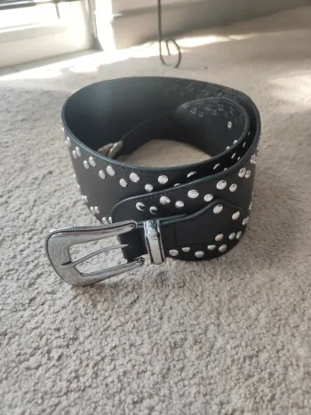 Superbe ceinture noire cloutée