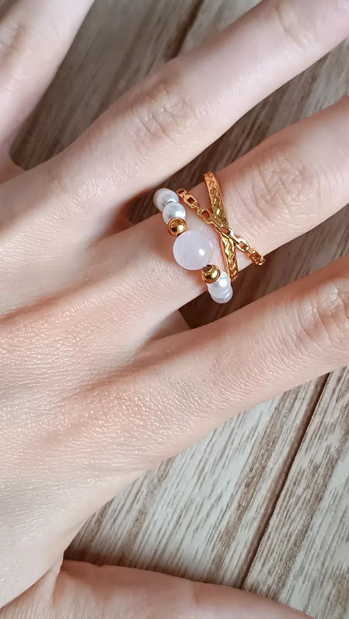 Jolie petite bague en perle et quartz rose - photo numéro 3