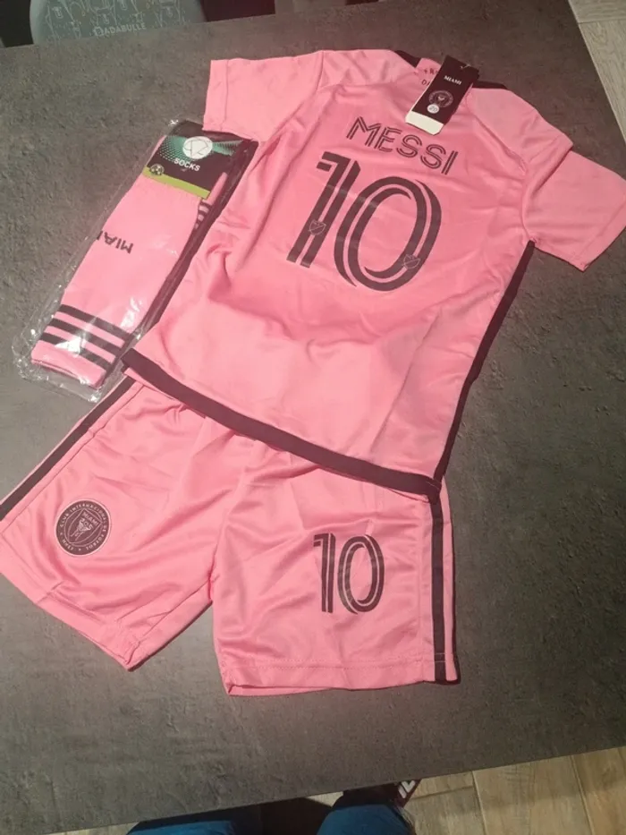 Tenue foot Léo Messi Inter Miami rose. T.20