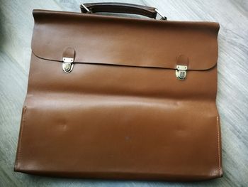 Sac cartable plat transformable en cuir camel