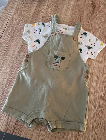 Salopette + T-shirt mickey🌸