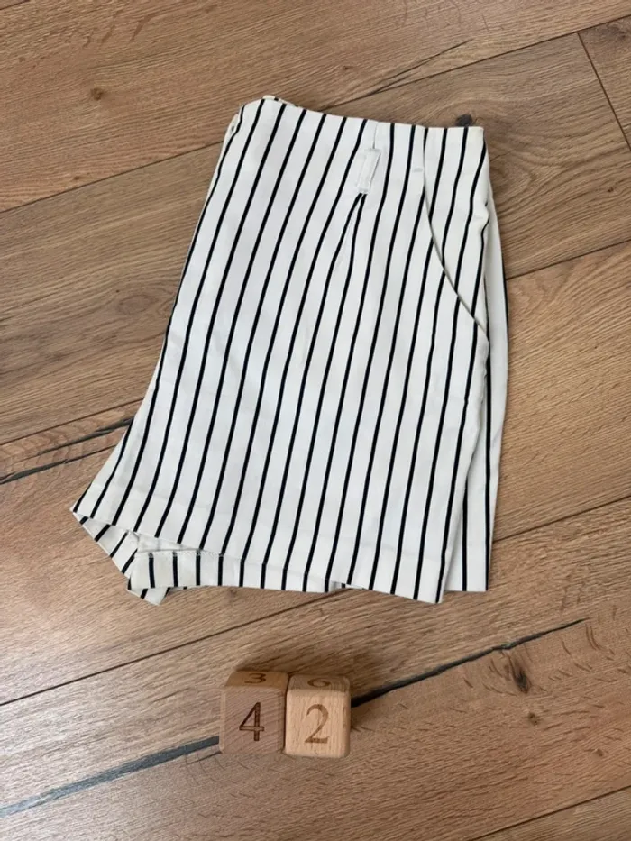 Short blanc à rayures, femme Camaïeu taille 42 - photo numéro 2