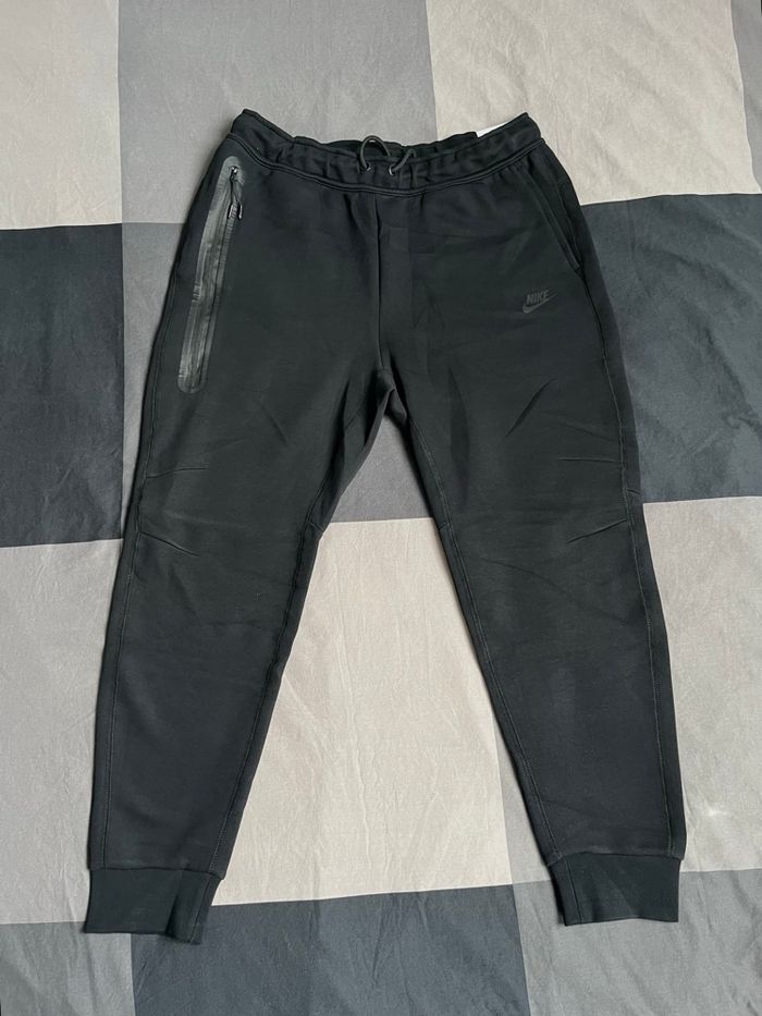 Ensemble Nike Tech Noir - photo numéro 2