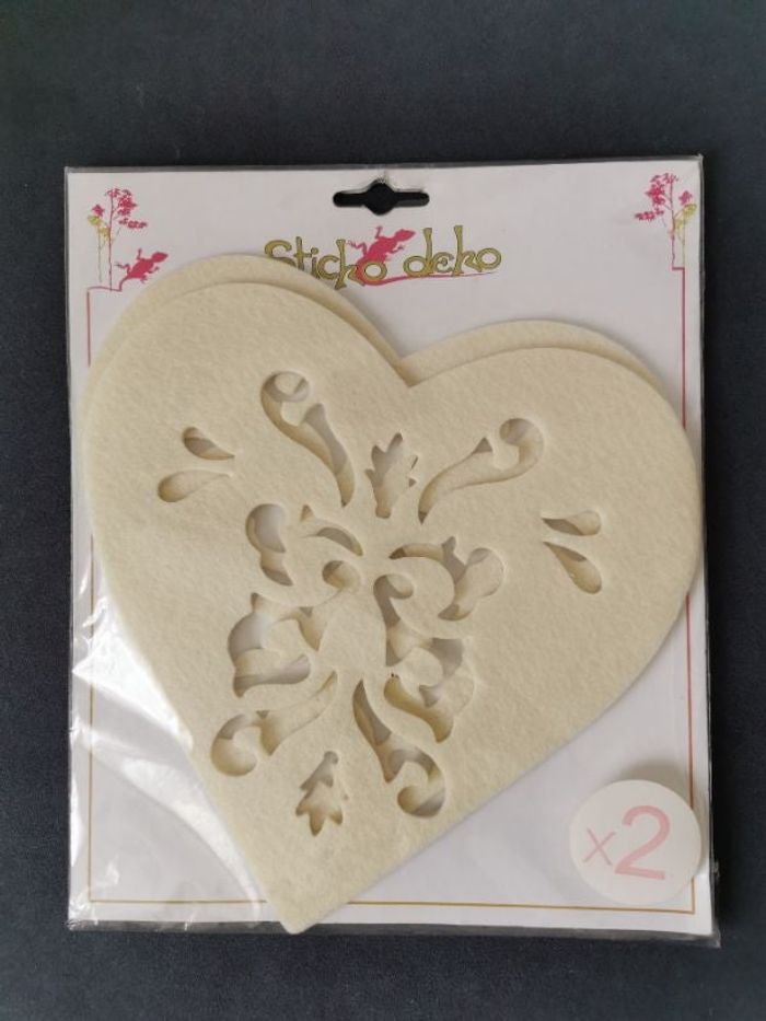 Déco feutrine écrue découpée cœur