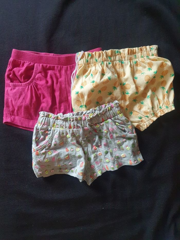 Shorts été 12 mois bon état