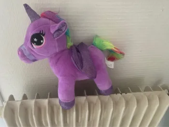 Peluche licorne violette