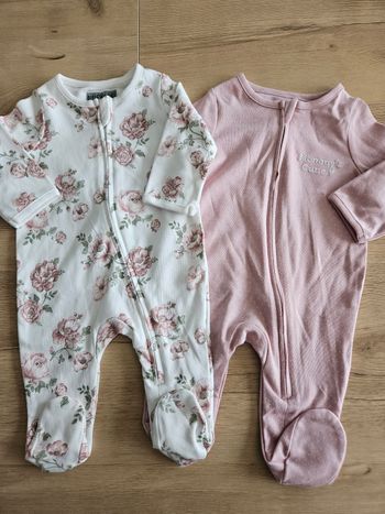 Lot 2 pyjamas Pixie Lane 0/1 mois Neufs sans étiquette