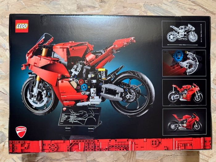 LEGO 42202 - La Moto Ducati Panigale V4 S - photo numéro 2