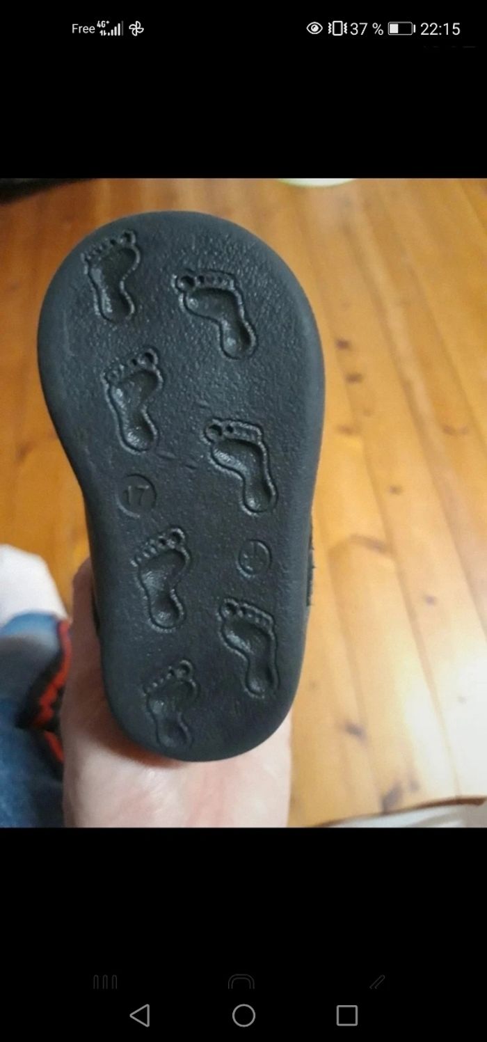 Chaussure en cuir  fille neuve T 17 - photo numéro 3