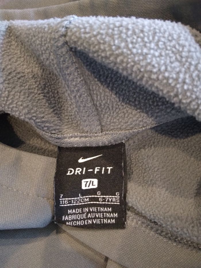 Sweat Nike hiver 6 ans - photo numéro 3