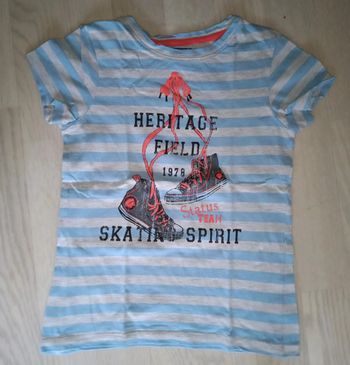 Tee-shirt à rayures bleu ciel motif baskets Team Status T. 6 ans