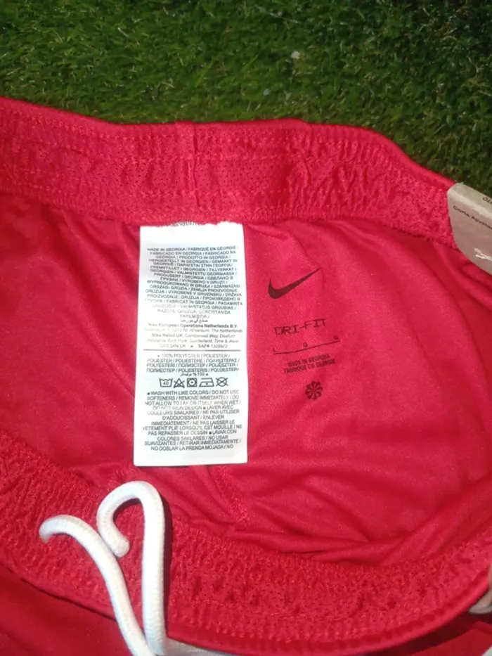 Short football Nike taille L rouge neuf - photo numéro 2