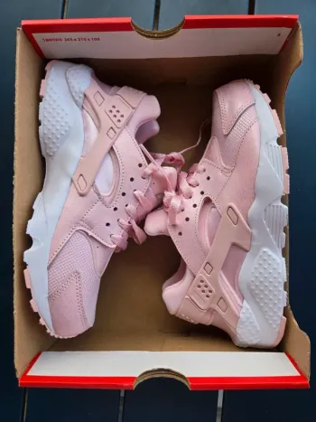 Nike huarache run rose taille 36,5 neuves