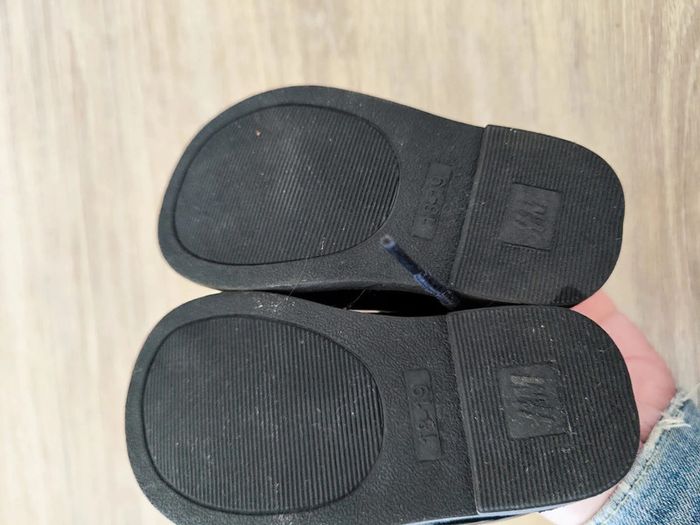 paire de vernis noire H&M Pointure 18-19 - photo numéro 4