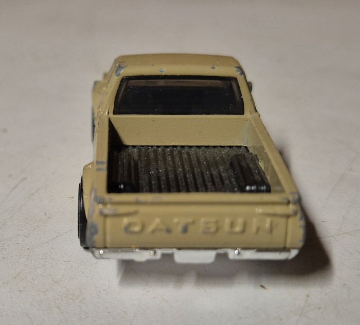 Voiture miniature hotwheels datsun 620 1/64 - photo numéro 4