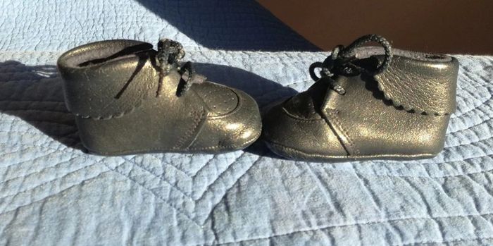 Jolis petits chaussons en cuir - photo numéro 3