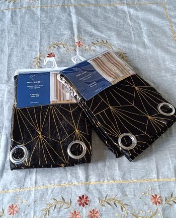 Rideaux occultants  neufs  lot de 2  prèt a poser 👍 ENVOI RAPIDE