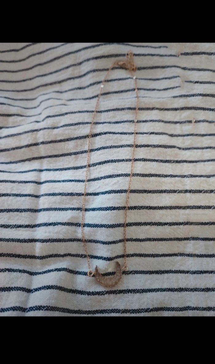 Chaîne dorée pendentif lune Shein - photo numéro 2