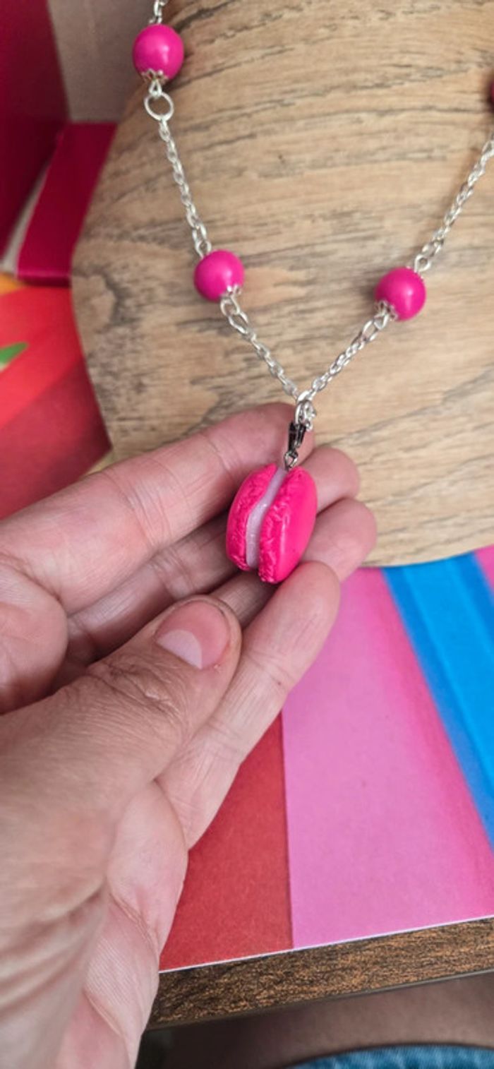 Collier sautoir macarons fushia Fimo - photo numéro 3