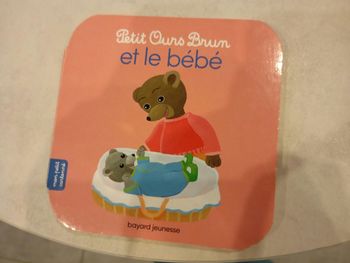 Livre petit ours brun et le bebe