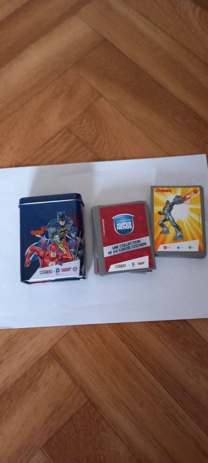 Boîte en Métal avec 73 Cartes Stickers NEUF - photo numéro 3