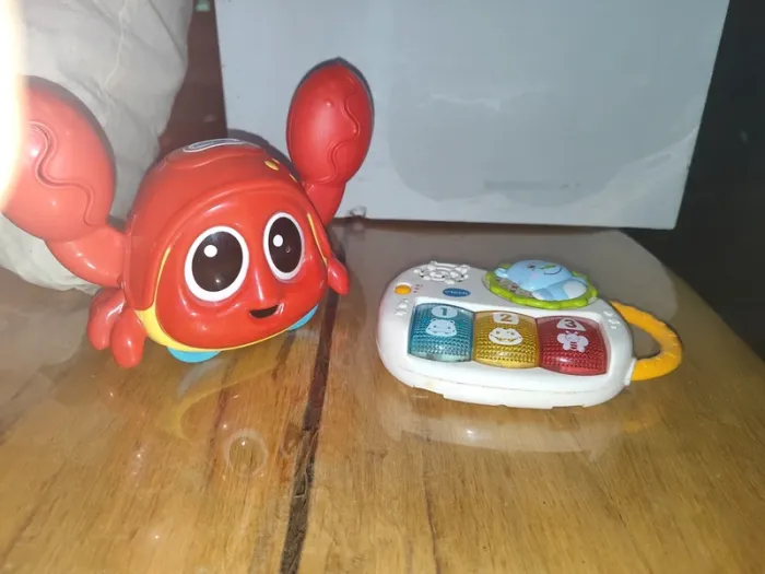 Lot jouets bébé