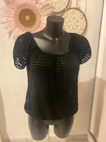 Haut noir semi transparent