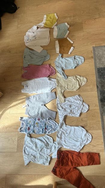 Lot vêtements bébé