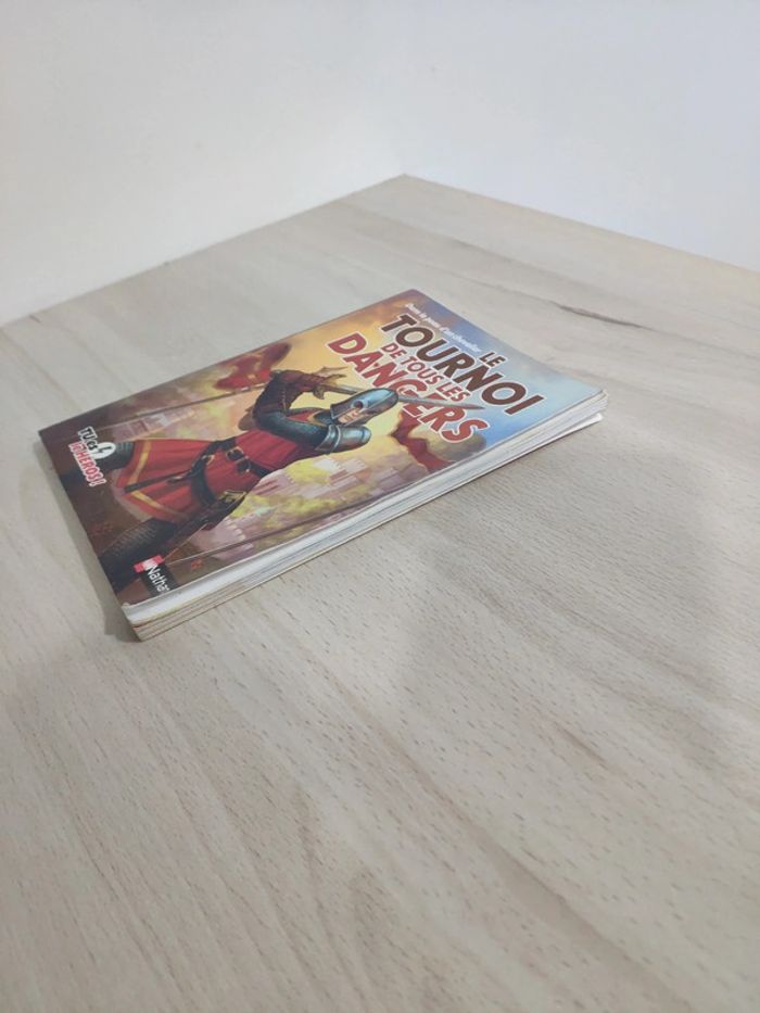 Livre jeunesse dans la peau d'un chevalier tournoi de tous les dangers tu es le héros - photo numéro 2