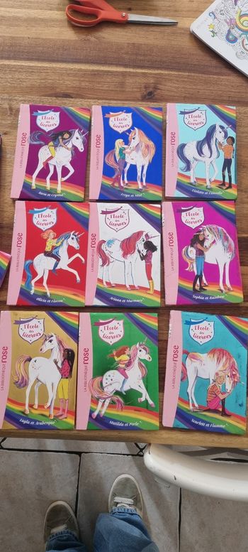 Lot livres bibliothèque rose l'école des licornes 