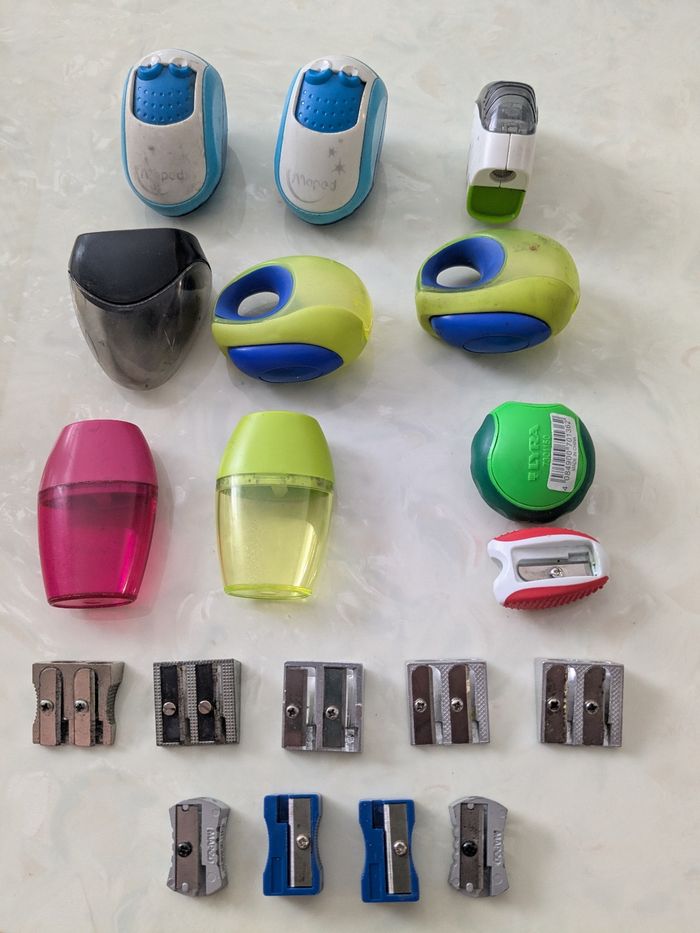 Lot de 19 taille-crayons - photo numéro 2