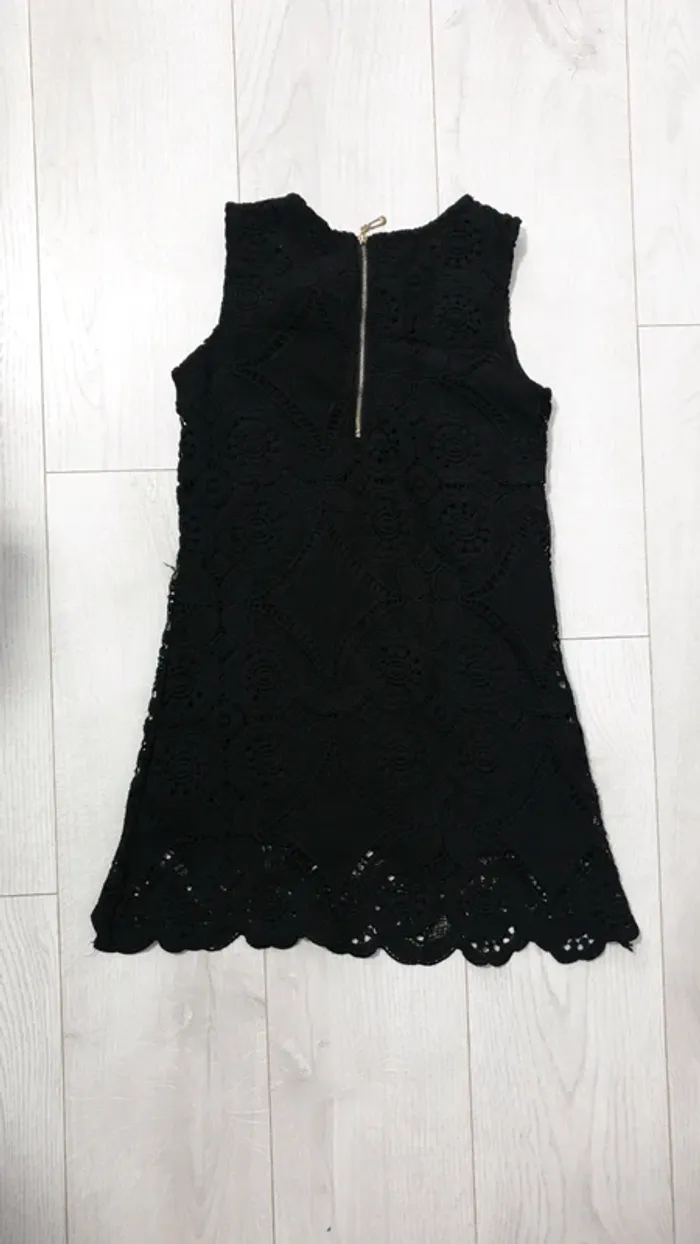 Robe noire brodée 12 ans - photo numéro 5