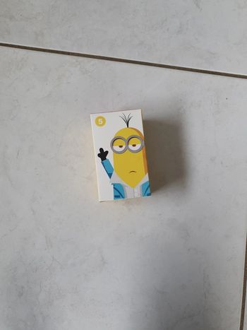 Figurine minion 5 Neuf zzz