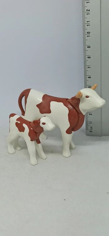 Vache marron et blanche avec veau playmobil